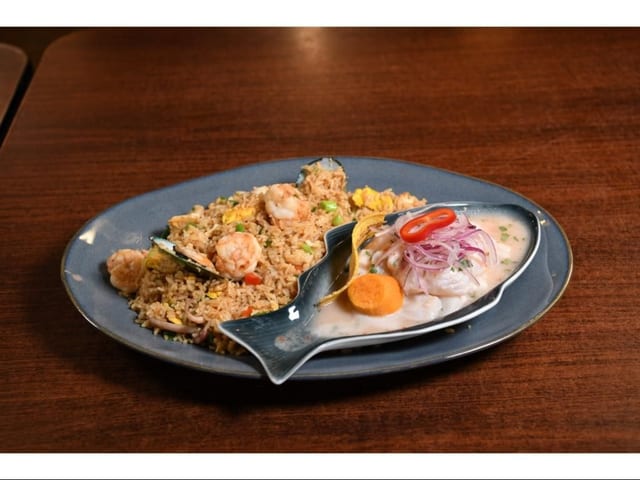 Chaufa de Mariscos con Ceviche.