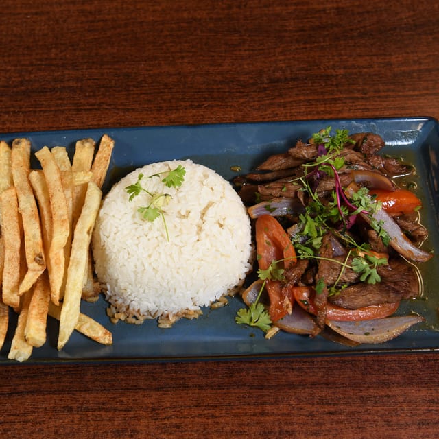 Lomo Saltado.